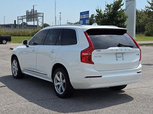 2024 Volvo XC90 B5 Core Bright Theme