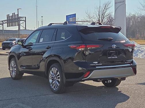 2026 Toyota Highlander Hybrid Platinum