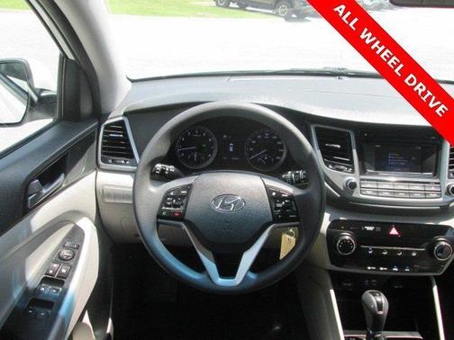 2016 Hyundai TUCSON SE