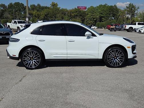 2025 Porsche Macan 4DR AWD