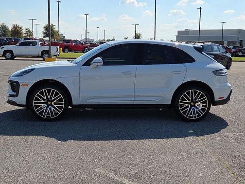 2025 Porsche Macan 4DR AWD
