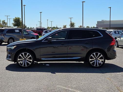 Platinum Grey Metallic 2023 Volvo XC60 B5 Ultimate Bright Theme