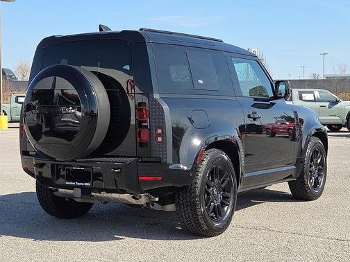 2024 Land Rover Defender 90 P400 X-Dynamic SE