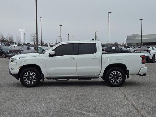 2024 Nissan Frontier SL