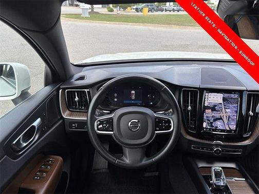 2022 Volvo XC60 B5 Inscription