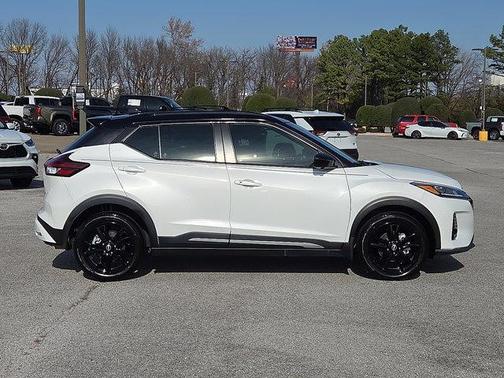 2024 Nissan Kicks SR