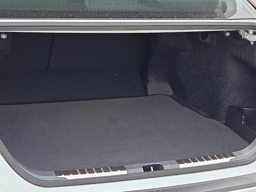 Wind Chill Pearl w/Midnight Black Metallic Roof 2026 Toyota Camry XSE