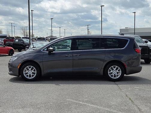 2020 Chrysler Voyager LX
