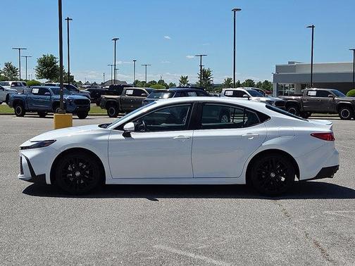 Ice Cap 2025 Toyota Camry SE