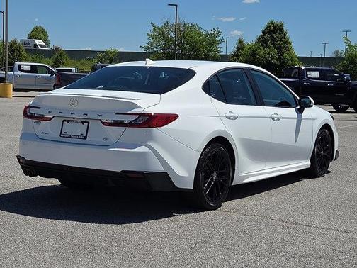 Ice Cap 2025 Toyota Camry SE