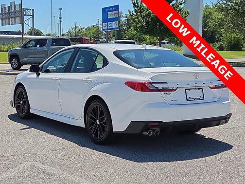 Ice Cap 2025 Toyota Camry SE