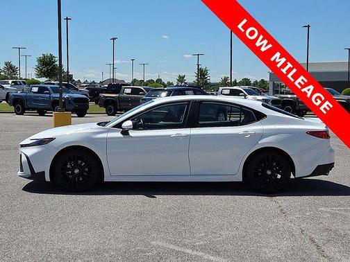 Ice Cap 2025 Toyota Camry SE