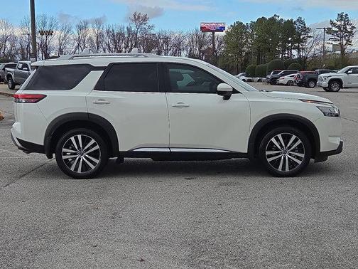 2023 Nissan Pathfinder Platinum 4WD