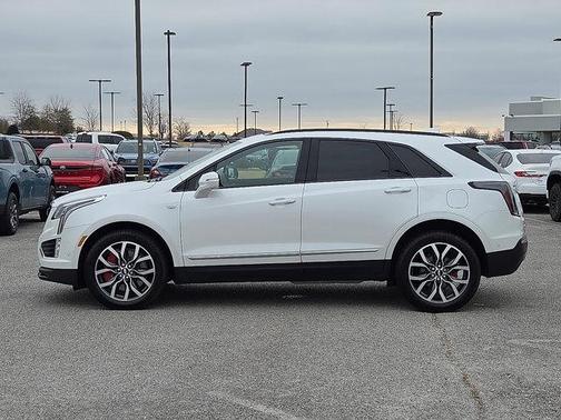 2025 Cadillac XT5 Sport