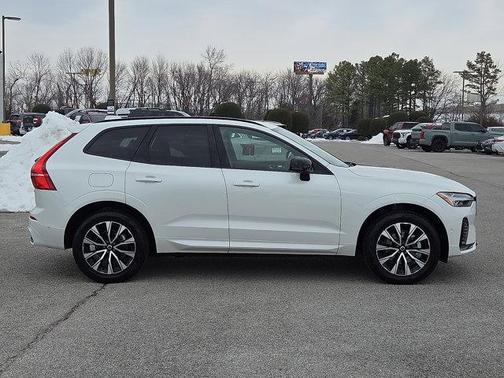 2025 Volvo XC60 B5 Plus