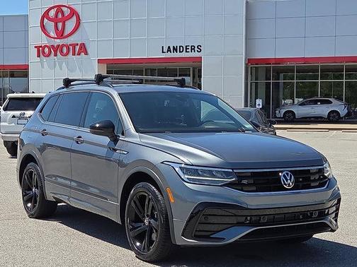 Platinum Gray Metallic 2023 Volkswagen Tiguan 2.0T SE R-Line Black