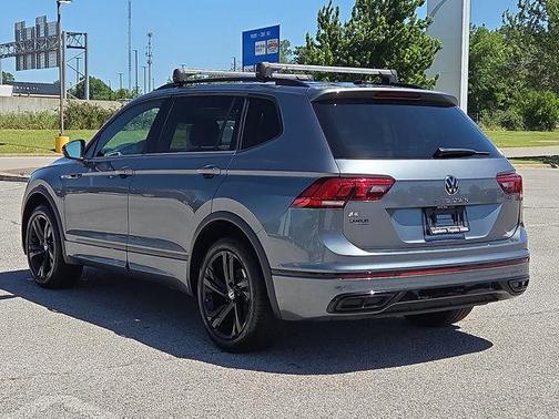 Platinum Gray Metallic 2023 Volkswagen Tiguan 2.0T SE R-Line Black