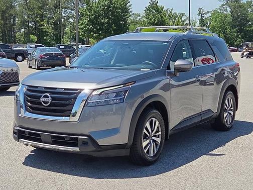 Gun Metallic 2023 Nissan Pathfinder SL 4WD