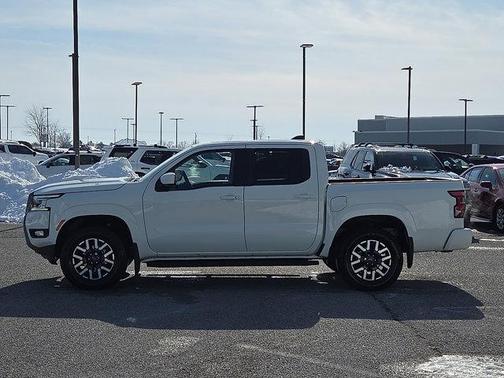 2025 Nissan Frontier SL