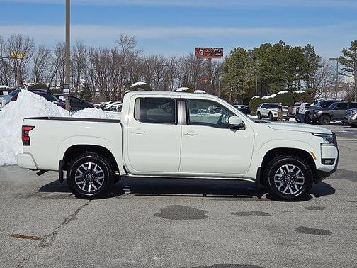 2025 Nissan Frontier SL