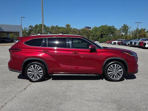 2022 Toyota Highlander Hybrid Platinum