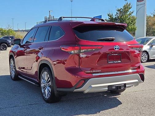 2022 Toyota Highlander Hybrid Platinum