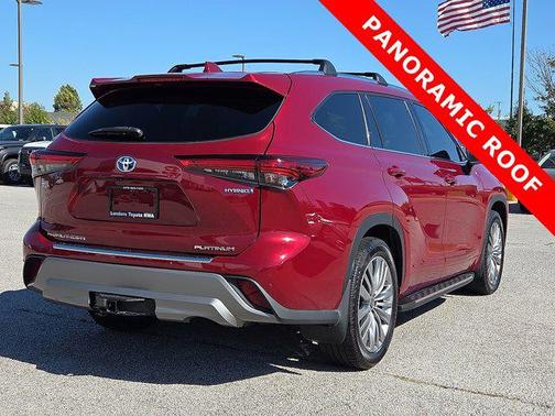 2022 Toyota Highlander Hybrid Platinum