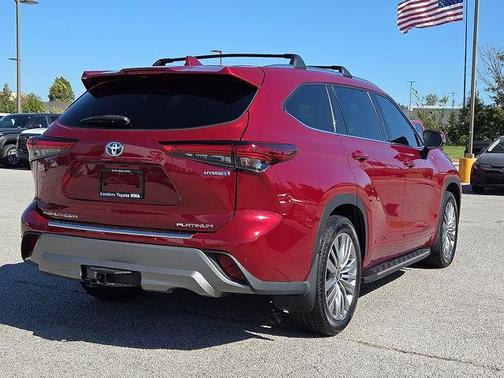 2022 Toyota Highlander Hybrid Platinum