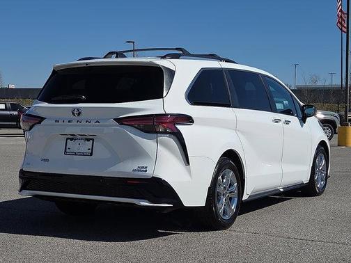 2023 Toyota Sienna XSE 7 Passenger