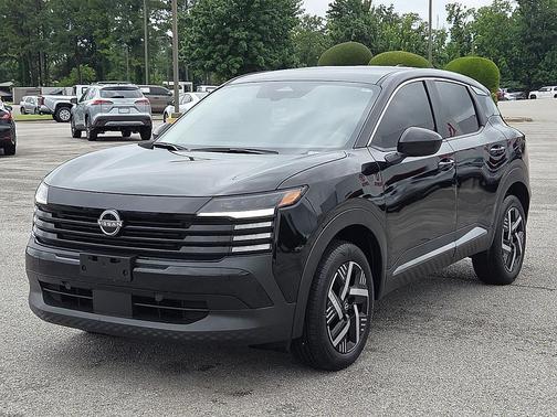 Super Black 2025 Nissan Kicks SV