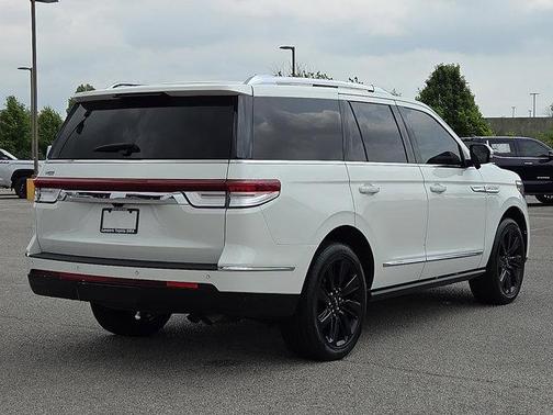 Pristine White Metallic Tri-Coat 2023 Lincoln Navigator Reserve