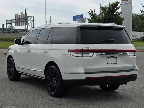 Pristine White Metallic Tri-Coat 2023 Lincoln Navigator Reserve
