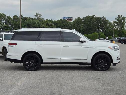Pristine White Metallic Tri-Coat 2023 Lincoln Navigator Reserve
