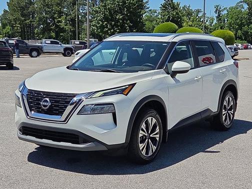 Pearl White Tricoat 2023 Nissan Rogue SV