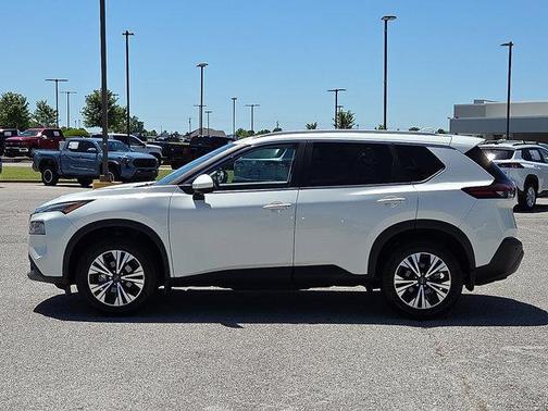 Pearl White Tricoat 2023 Nissan Rogue SV