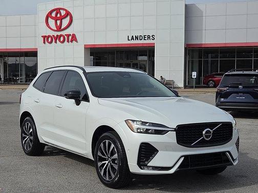 2024 Volvo XC60 B5 Plus Dark Theme