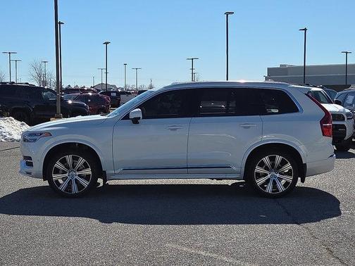 2025 Volvo XC90 B6 Plus 6-Seater