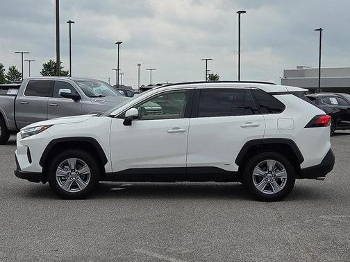 Ice Cap 2025 Toyota RAV4 Hybrid XLE