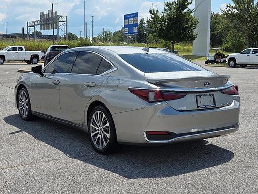 2021 Lexus ES 300h Base