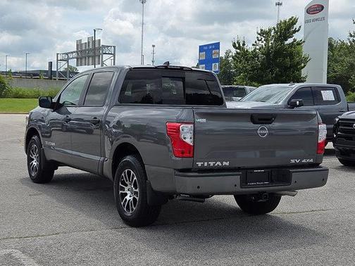2023 Nissan Titan SV