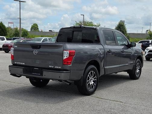 2023 Nissan Titan SV