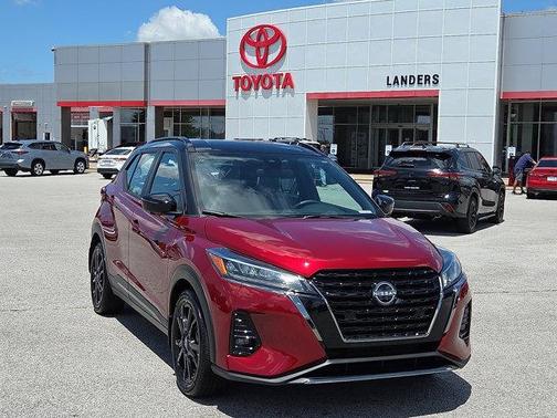 2023 Nissan Kicks SR