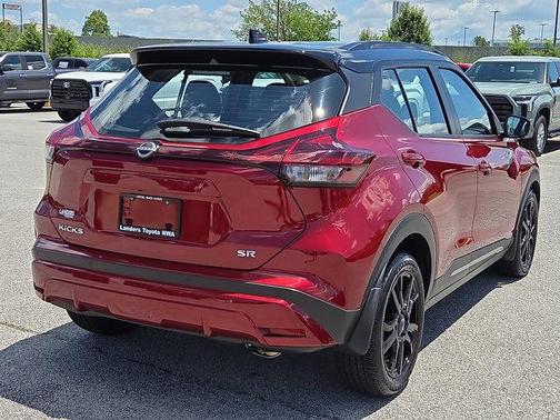 2023 Nissan Kicks SR