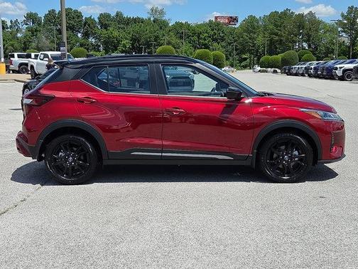 2023 Nissan Kicks SR
