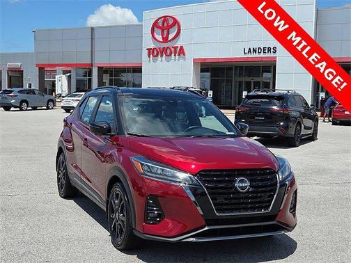 2023 Nissan Kicks SR