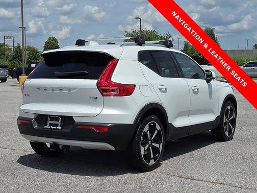 2022 Volvo XC40 T5 Momentum