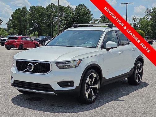 2022 Volvo XC40 T5 Momentum