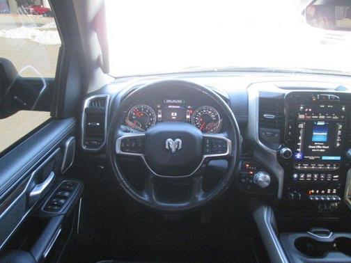 Photo 4 of 26 of 2020 RAM 1500 Laramie