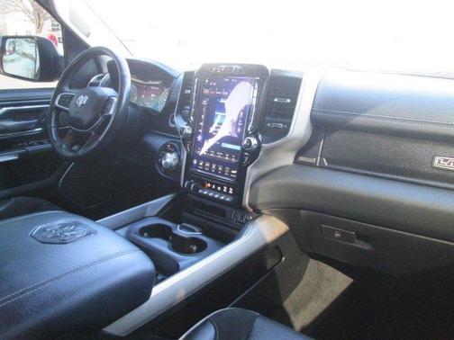 Photo 5 of 26 of 2020 RAM 1500 Laramie