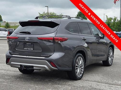 Magnetic Gray Metallic 2023 Toyota Highlander Hybrid Platinum